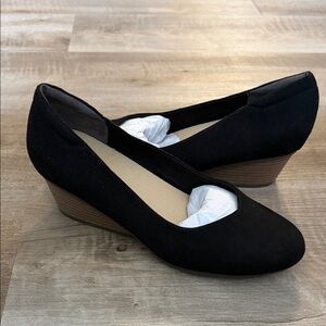 Dr. Scholl’s Classic Black Suede Tan Wedge Pumps for Women